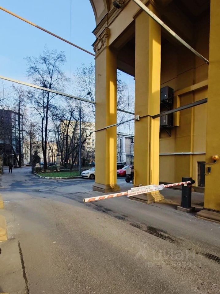 Продажа 1-комн квартиры на вторичном рынке Старая Басманная улица, 9к1