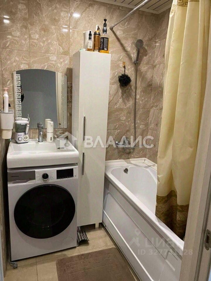 Продажа 2-комн квартиры на вторичном рынке Сходня мкр, Железнодорожная улица, 33к3