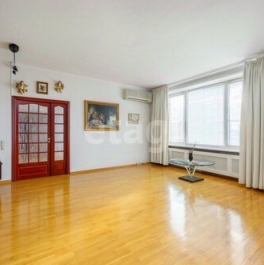 Продажа 5-комн квартиры на вторичном рынке пер Хользунова,  д. 6