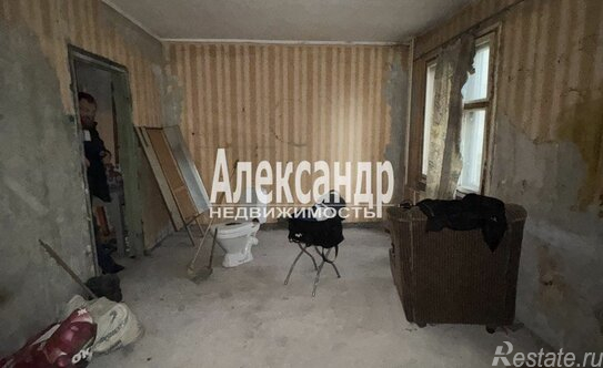 Продажа 3-комн квартиры на вторичном рынке улица Маршала Захарова,  д. 50 к1