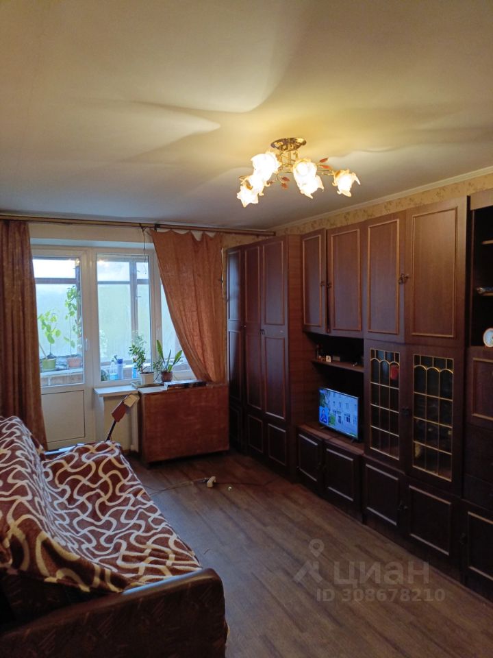 Продажа 3-комн квартиры на вторичном рынке Гатчина, улица Киргетова, 14