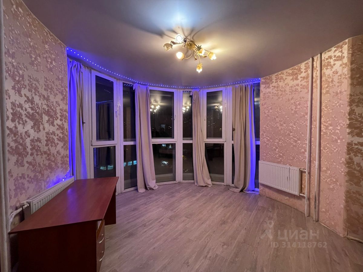 Продажа 2-комн квартиры на вторичном рынке улица Орджоникидзе, 59к2