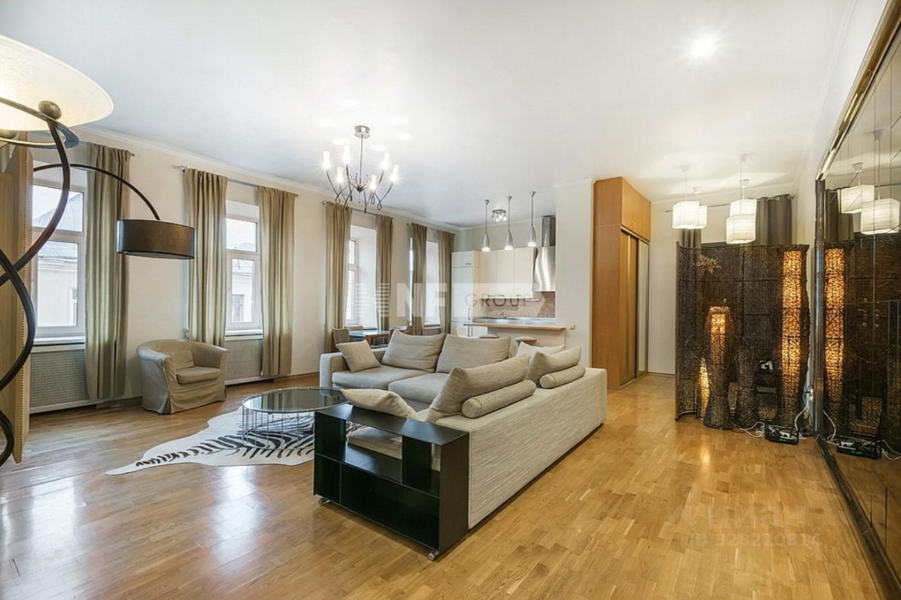 Продажа 3-комн квартиры на вторичном рынке улица Петровка, 28С1