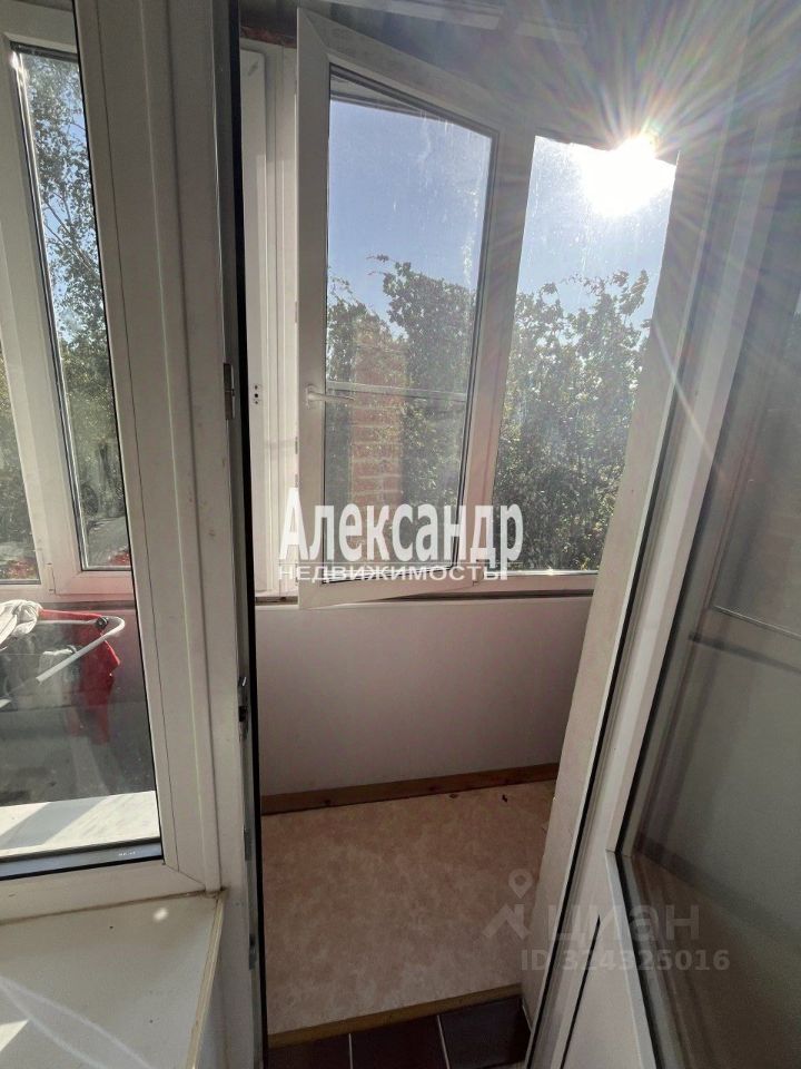 Продажа 2-комн квартиры на вторичном рынке Гатчина, улица Рощинская, 2