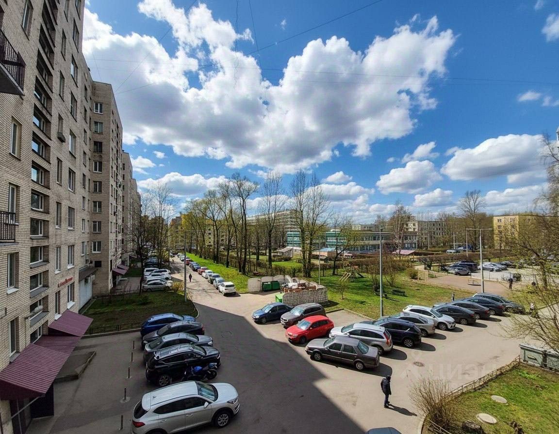 Продажа 2-комн квартиры на вторичном рынке Ветеранов пр-кт,  д. 93