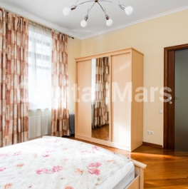 Аренда 4-комн квартиры на вторичном рынке Каковинский М. пер,  д. 8