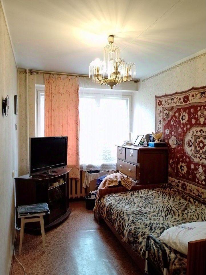 Продажа 3-комн квартиры на вторичном рынке пос. Шушары, Школьная улица, 22