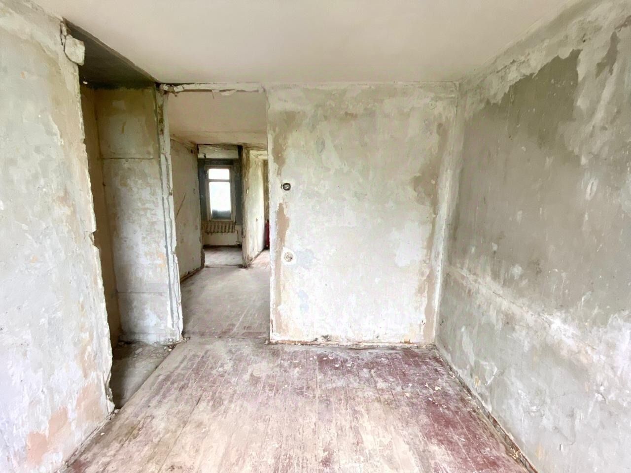 Продажа 4-комн квартиры на вторичном рынке Пикалево г., улица Спортивная, 8