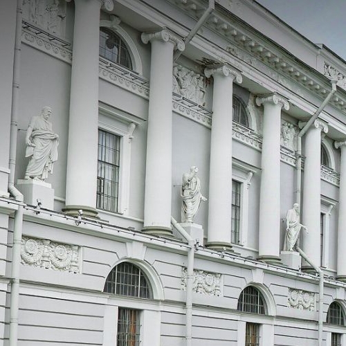 2-комн квартира площадь Островского, 9