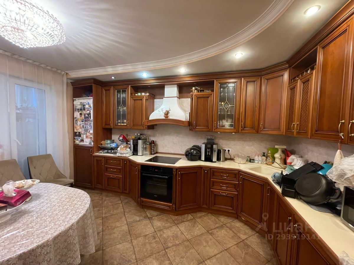 Продажа 3-комн квартиры на вторичном рынке Теплый бетон мкр, улица Школьная,  д. 9