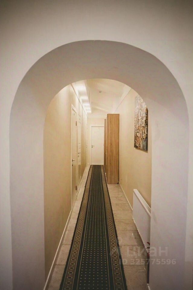 Продажа 6-комн квартиры на вторичном рынке набережная Макарова, 22