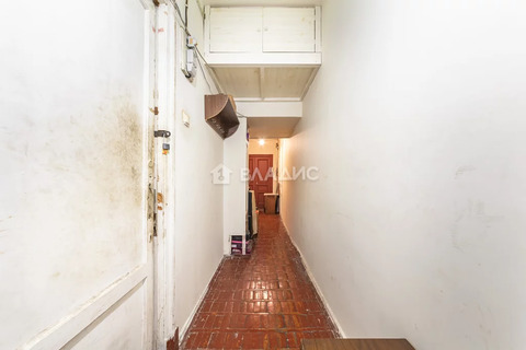 Комната Лейтенанта Шмидта наб.,  д. 19