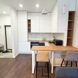 Продажа 1-комн квартиры на вторичном рынке улица Красных Зорь,  д. 33А