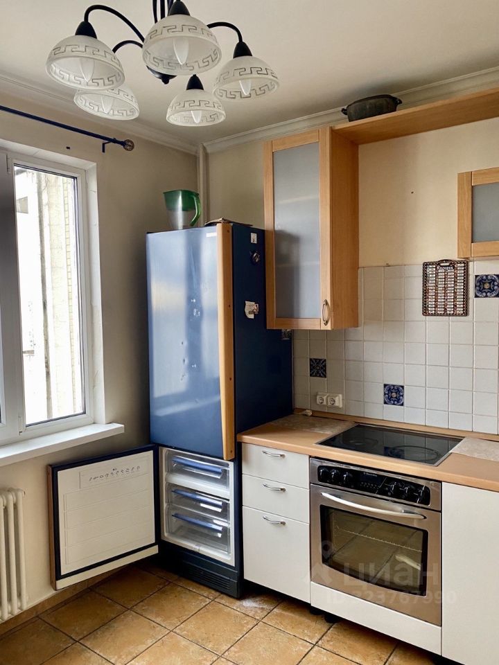 Продажа 2-комн квартиры на вторичном рынке Осенняя улица, 14