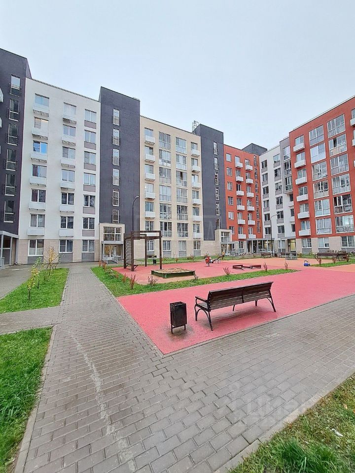 Продажа 2-комн квартиры на вторичном рынке улица Медовая Долина, 1к1