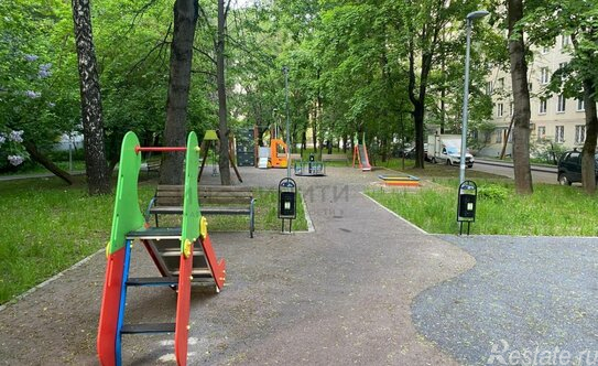 Продажа 3-комн квартиры на вторичном рынке Онежская улица,  д. 47