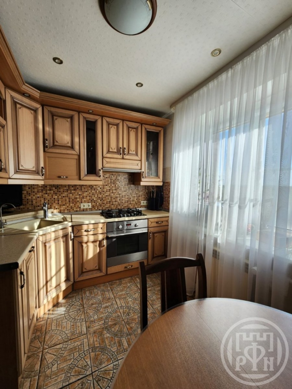 Продажа 2-комн квартиры на вторичном рынке Петергоф г., Шахматова ул. ,  д. 4,  к. 2