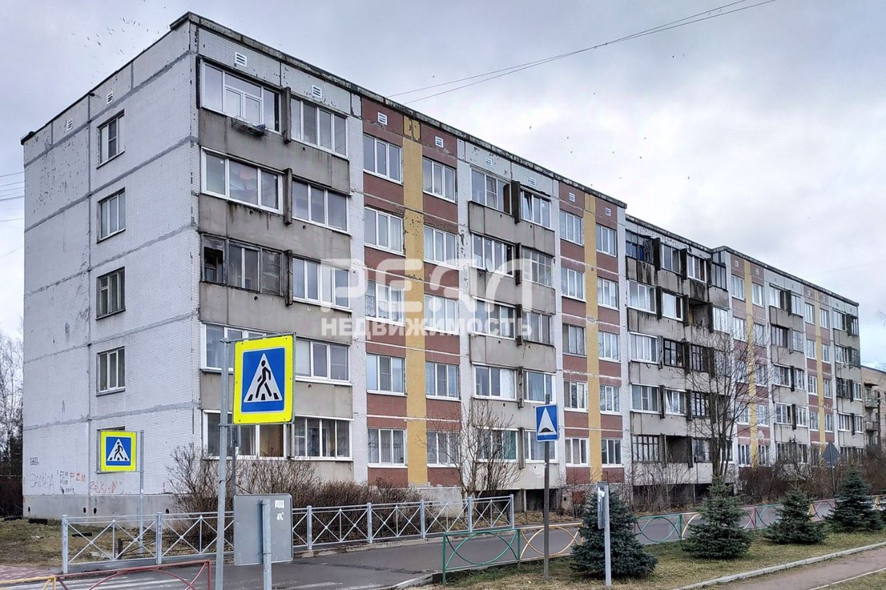 Продажа 3-комн квартиры на вторичном рынке д. Малое Верево, улица Школьная,  д. 4