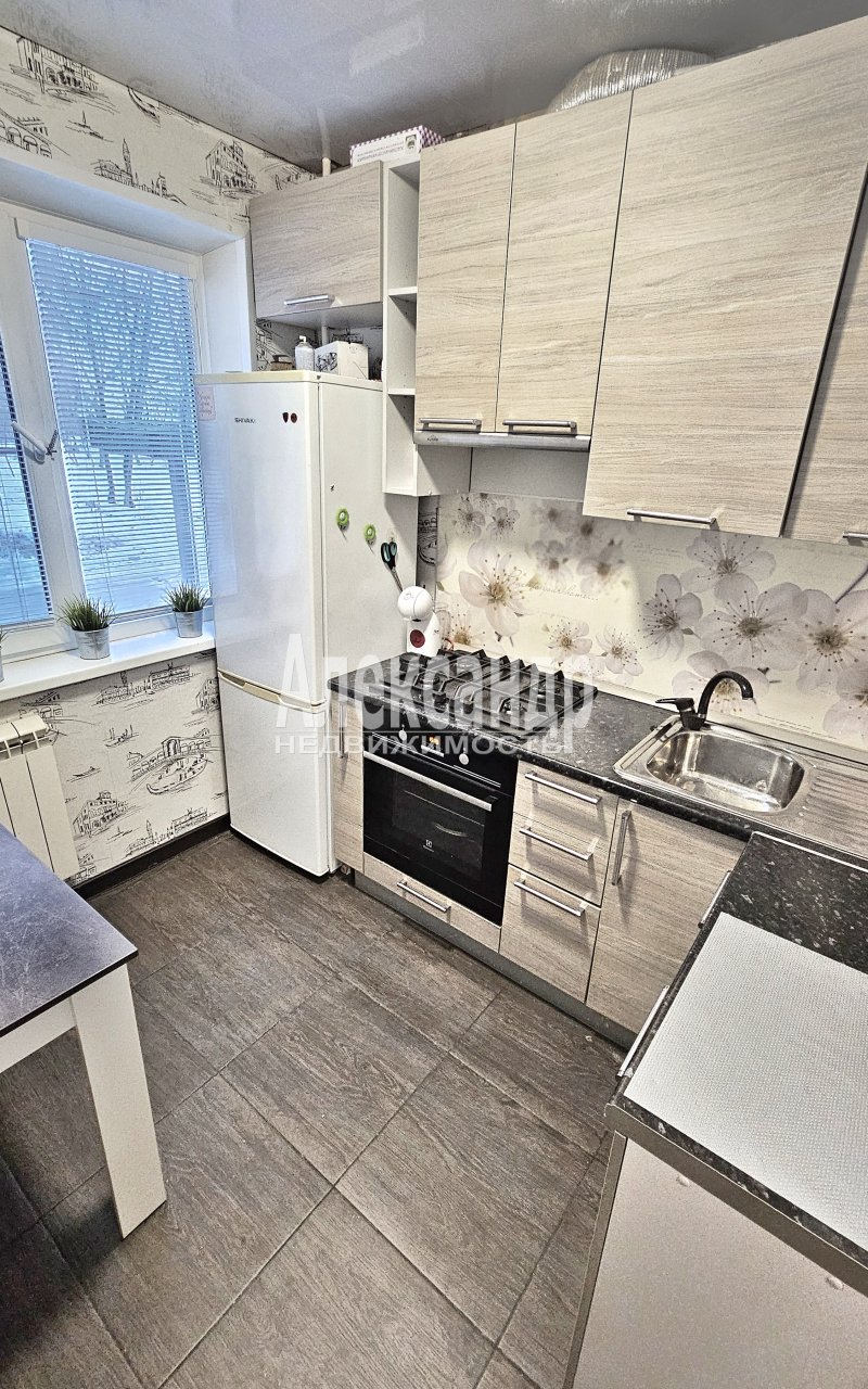 Продажа 2-комн квартиры на вторичном рынке Каменногорск г., Ленинградское шос.,  д. 85