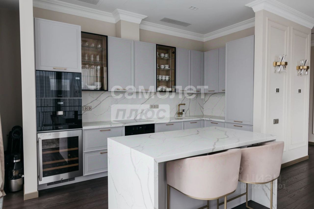 Продажа 4-комн квартиры на вторичном рынке 1-й Красногвардейский проезд, 22с2