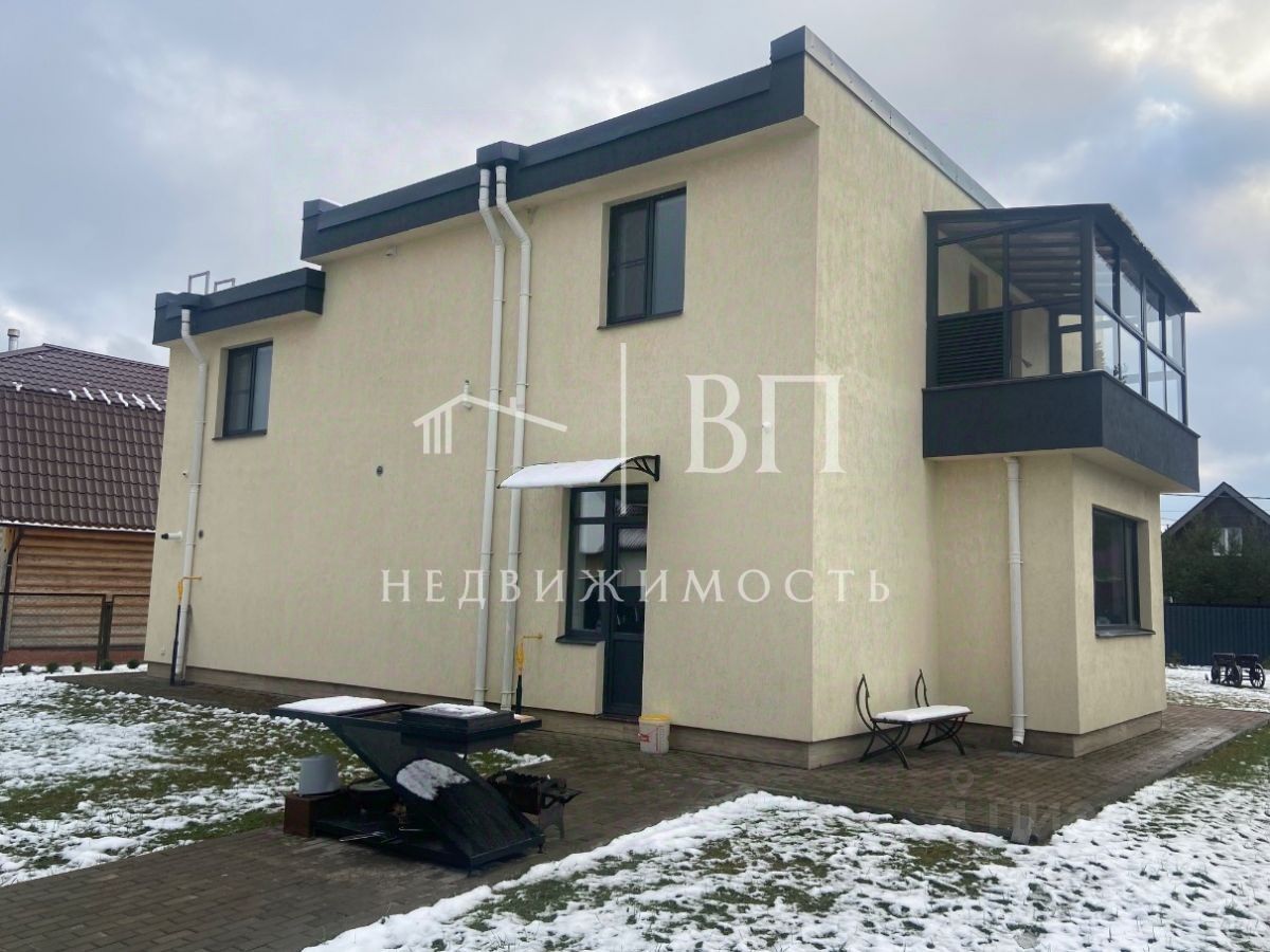 Продажа дома Ульяновка пгт, улица Льва Толстого, 16