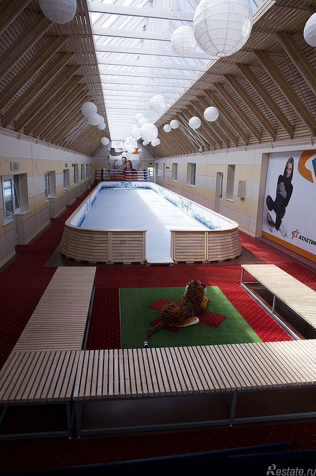 Продажа отдельного здания Гатчина г, Изотова ул,  д. 10А