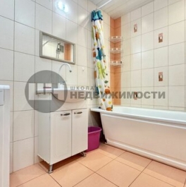 Продажа 1-комн квартиры на вторичном рынке ул Рокотова,  д. 8,  к. 5