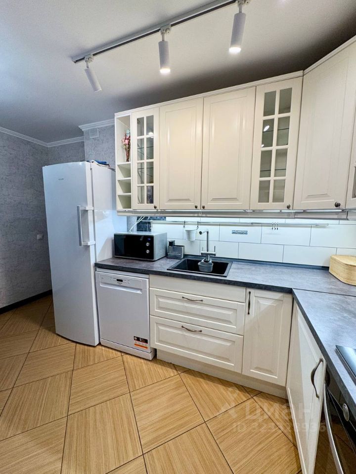 Аренда 2-комн квартиры на вторичном рынке Октябрьская набережная, 126к2