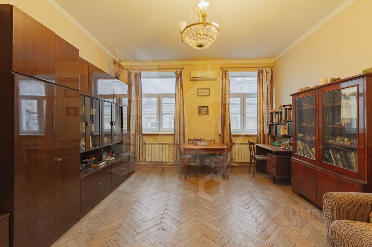 Продажа 3-комн квартиры на вторичном рынке Большой Трехсвятительский переулок, 1