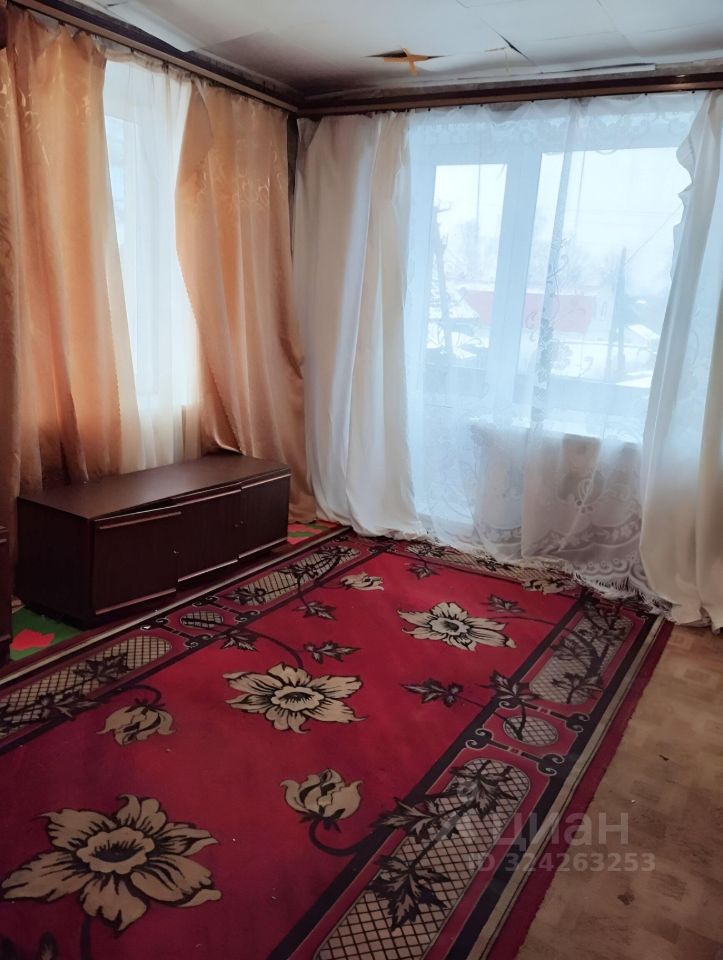 Продажа 1-комн квартиры на вторичном рынке пос. Оредеж, улица Энгельса, 15