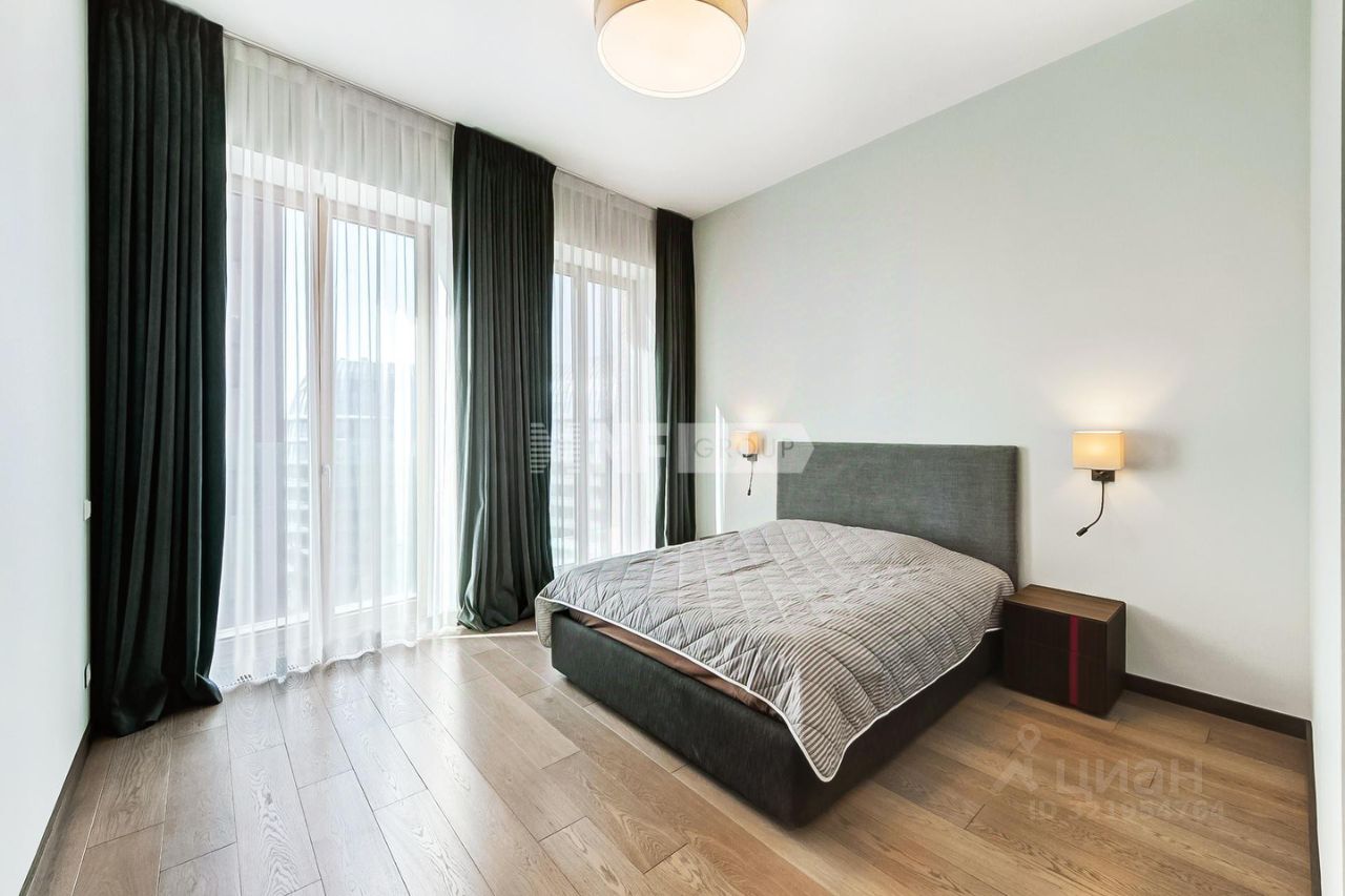 Продажа 4-комн квартиры на вторичном рынке улица Ефремова, 10к1