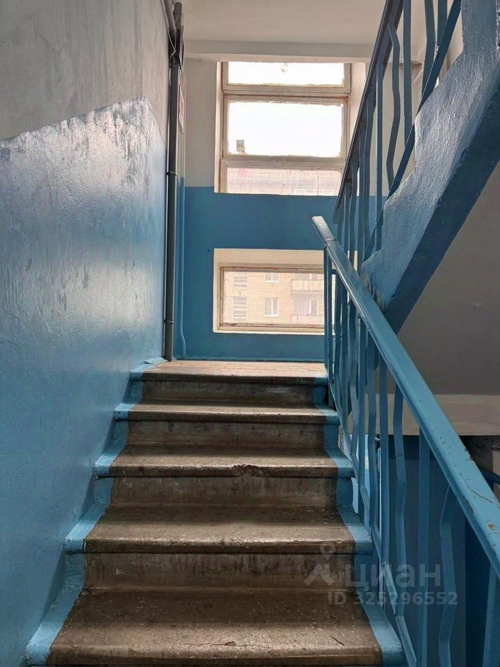 Продажа 1-комн квартиры на вторичном рынке Сосновый Бор, Комсомольская улица,  д. 12