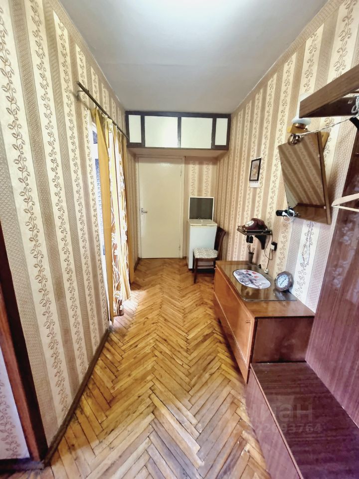 Продажа 2-комн квартиры на вторичном рынке Искровский проспект, 1/13Ж