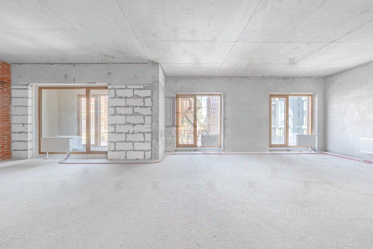 Продажа 3-комн квартиры на вторичном рынке улица Усачева, 13