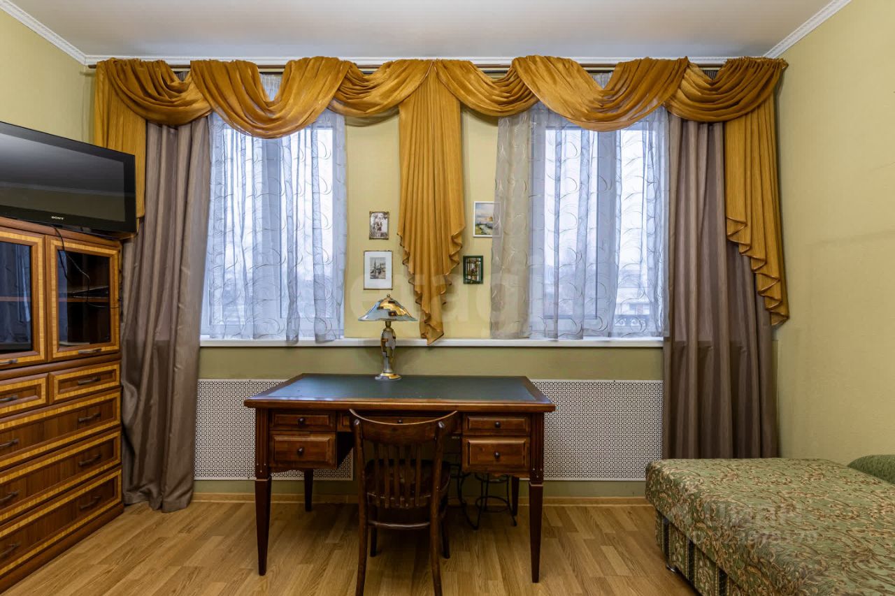 Продажа 3-комн квартиры на вторичном рынке Енотаевская улица, 4