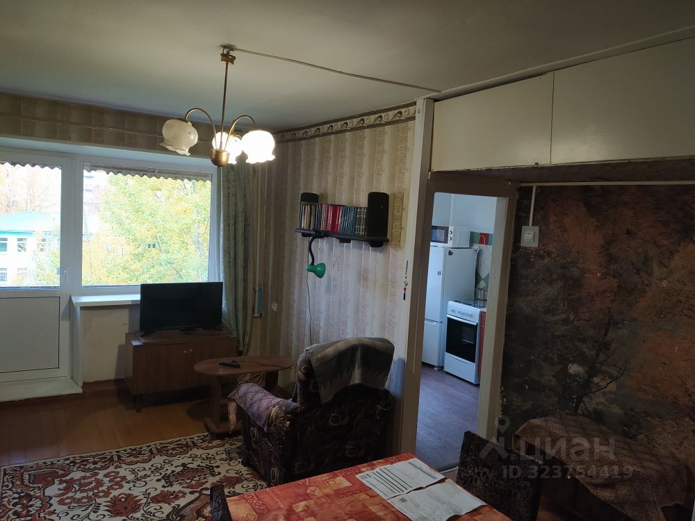 Аренда 2-комн квартиры на вторичном рынке Коммунар г., улица Ленинградская, 1А