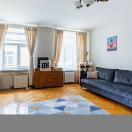 Продажа 3-комн квартиры на вторичном рынке площадь Европы