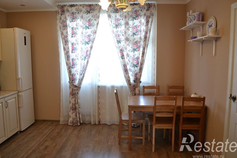 Продажа 2-комн квартиры на вторичном рынке Гагарина пл ,  д. 24,  к. 1