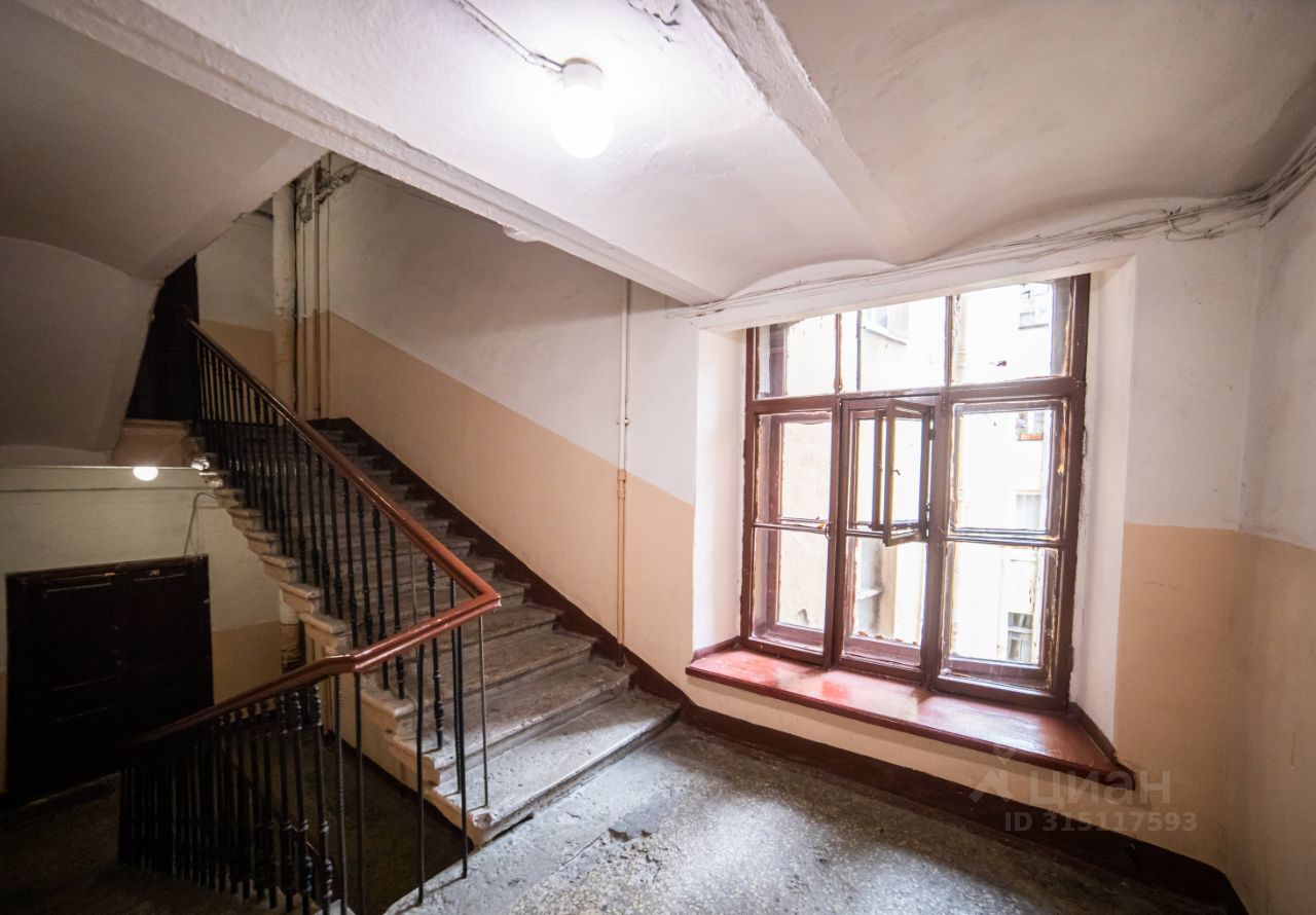 Продажа 2-комн квартиры на вторичном рынке Московский проспект, 63