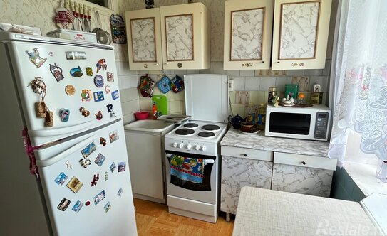 Продажа 3-комн квартиры на вторичном рынке Подпорожье, пр-кт Ленина,  д. 1,  к. А