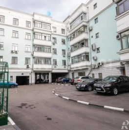 Продажа 4-комн квартиры на вторичном рынке Леонтьевский пер.,  д. 11