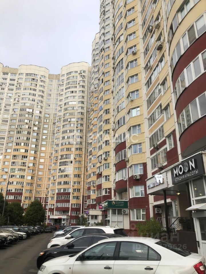 Продажа 1-комн квартиры на вторичном рынке улица Авиаконструктора Петлякова, 31