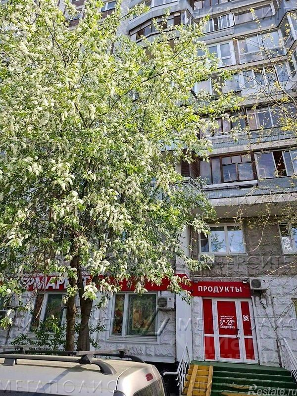 Аренда торгового помещения улица Чичерина,  д. 12/2