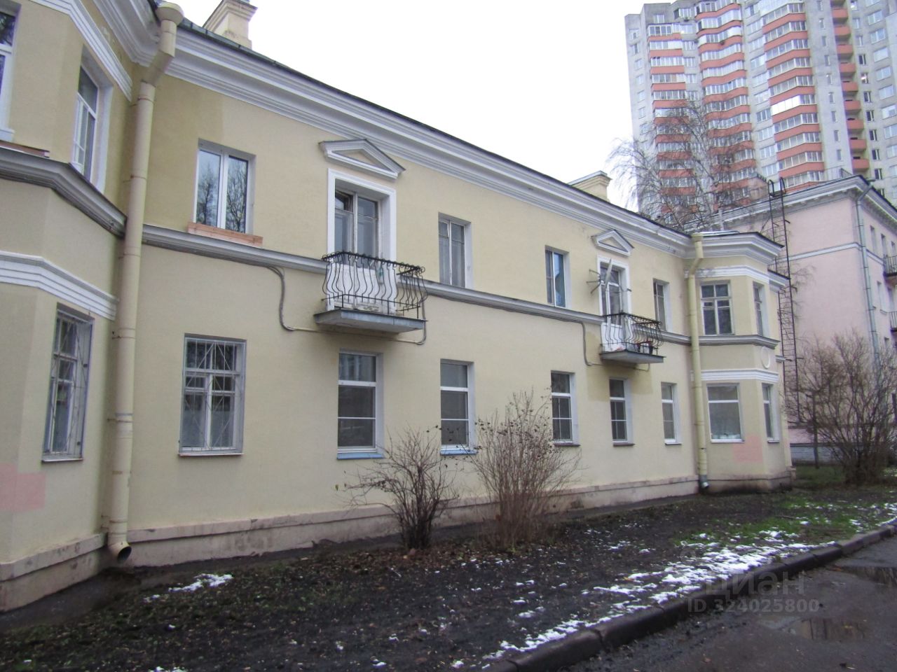 Продажа 2-комн квартиры на вторичном рынке улица Коммуны, 54к2