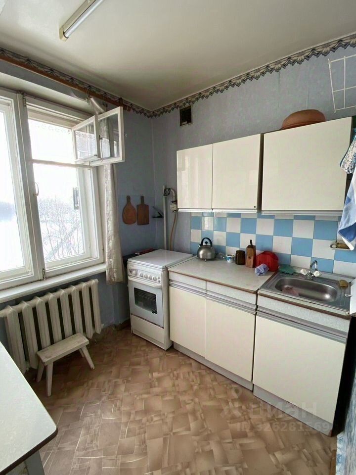 Продажа 3-комн квартиры на вторичном рынке Кириши, Волховская набережная, 6