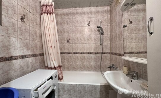 Аренда 3-комн квартиры на вторичном рынке Плещеева ул,  д. 22А