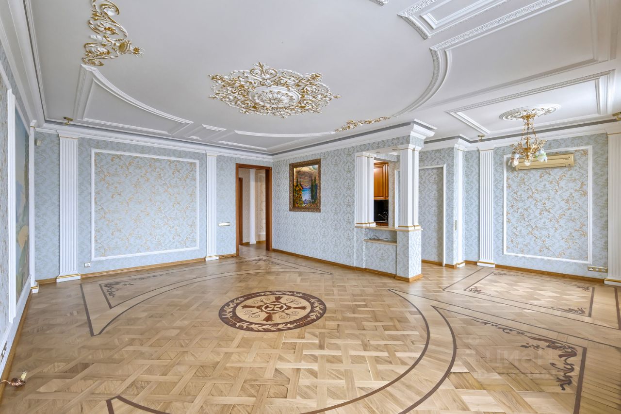 Продажа 4-комн квартиры на вторичном рынке Капитанская улица, 4