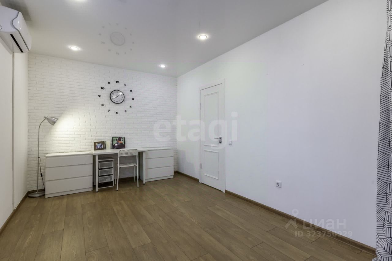 Продажа 1-комн квартиры на вторичном рынке Мурино, проспект Авиаторов Балтики, 15