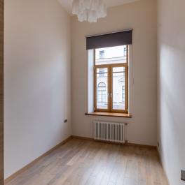 Продажа 2-комн квартиры на вторичном рынке Почтамтская ул,  д. 12