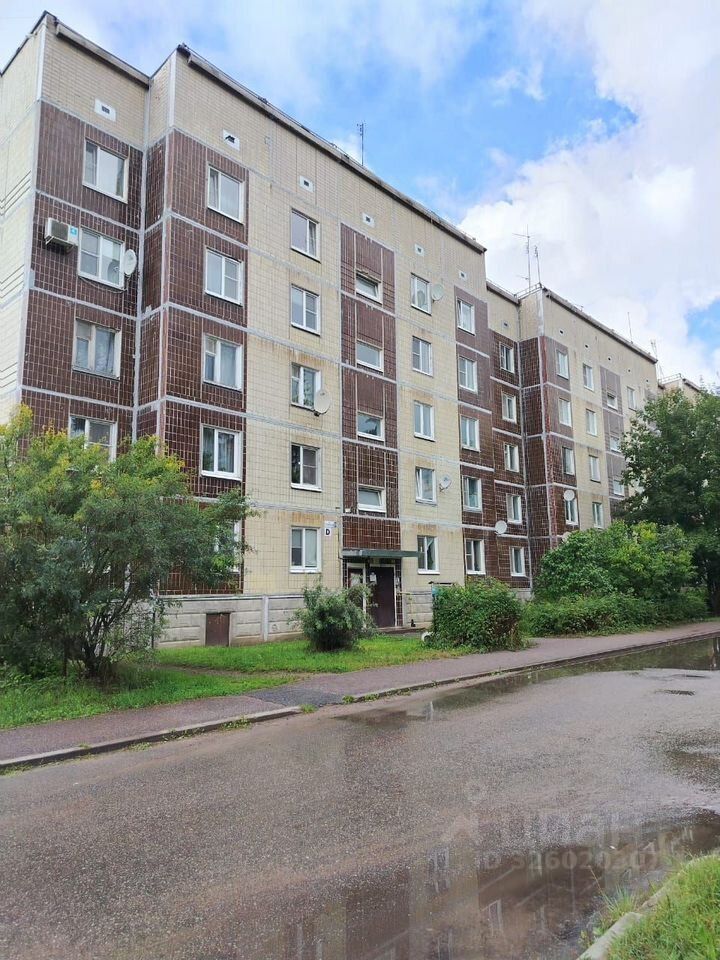 Продажа 3-комн квартиры на вторичном рынке пос. Сосново, улица Строителей,  д. 13